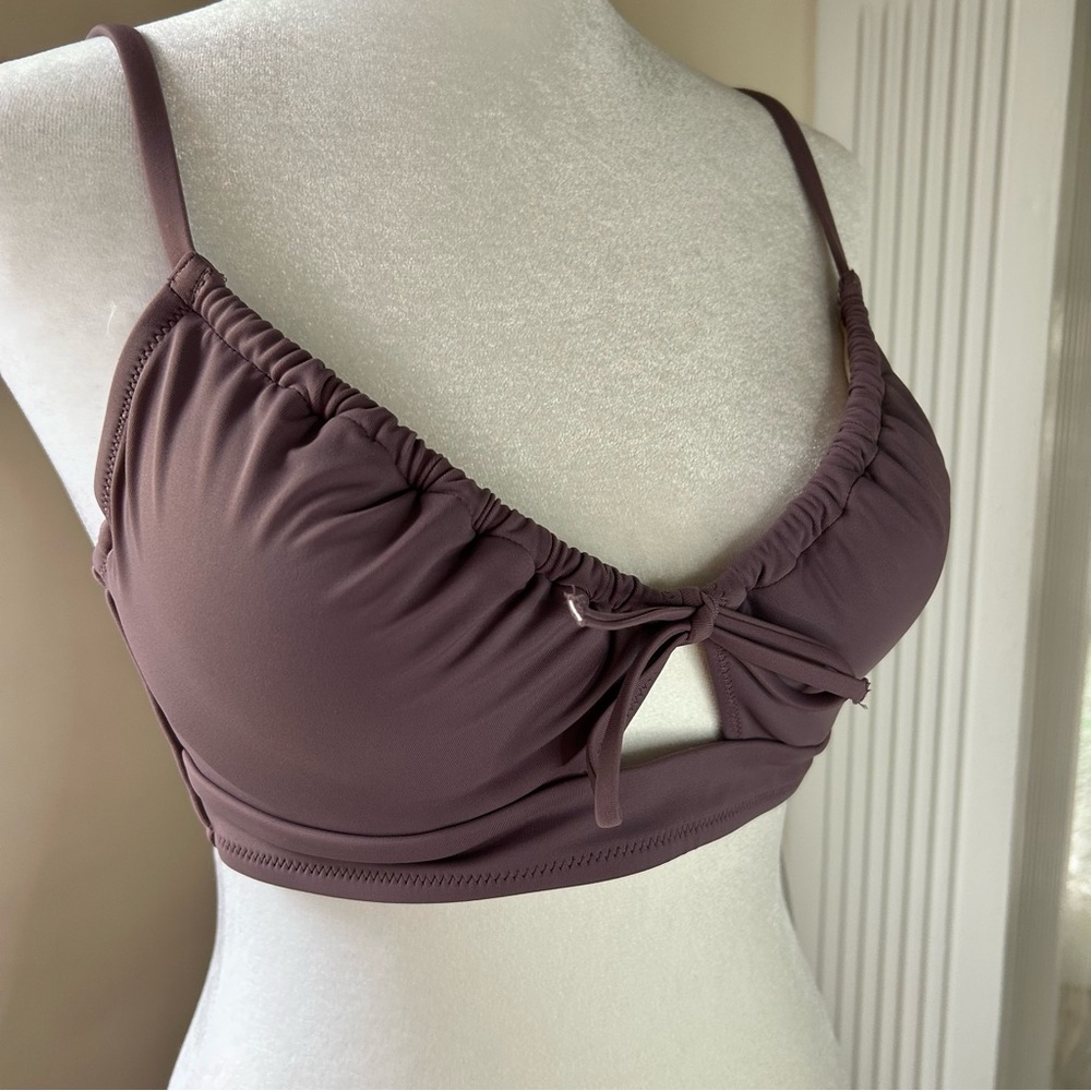 Shade & Shore Ruched Bikini Top with Front Keyhole Detail Hook Back Closure 36B - Picture 5 of 13